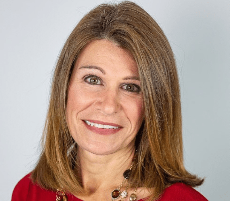 headshot for website Laura Marx